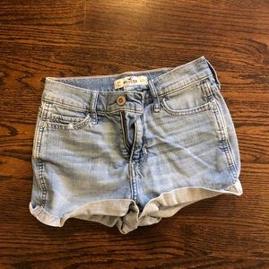 Hollister high rise jean shorts (size: 00 W 23)
